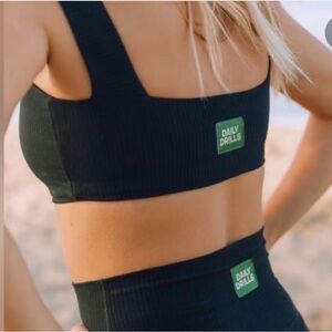 Daily drills ribbed square neck bra